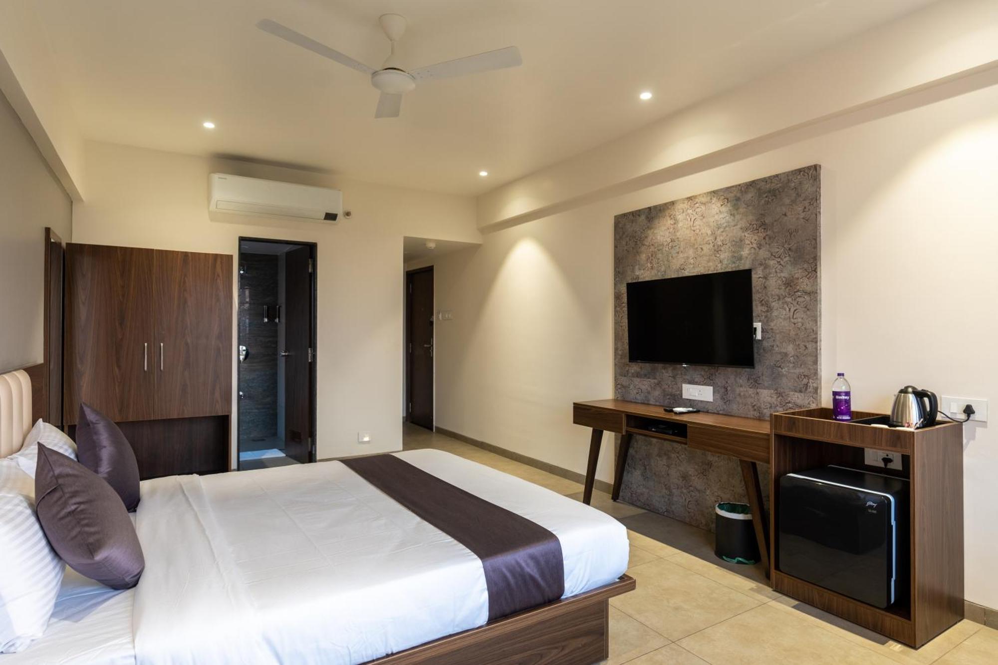 The Living Hub Business Hotel, Kolhápur Kültér fotó