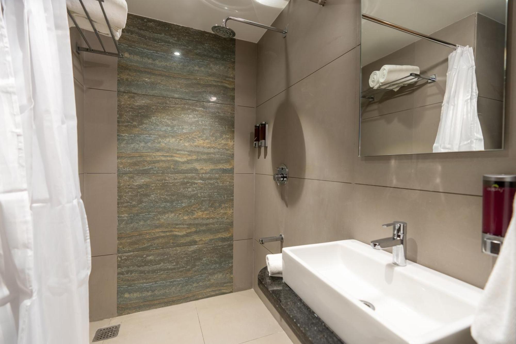 The Living Hub Business Hotel, Kolhápur Kültér fotó