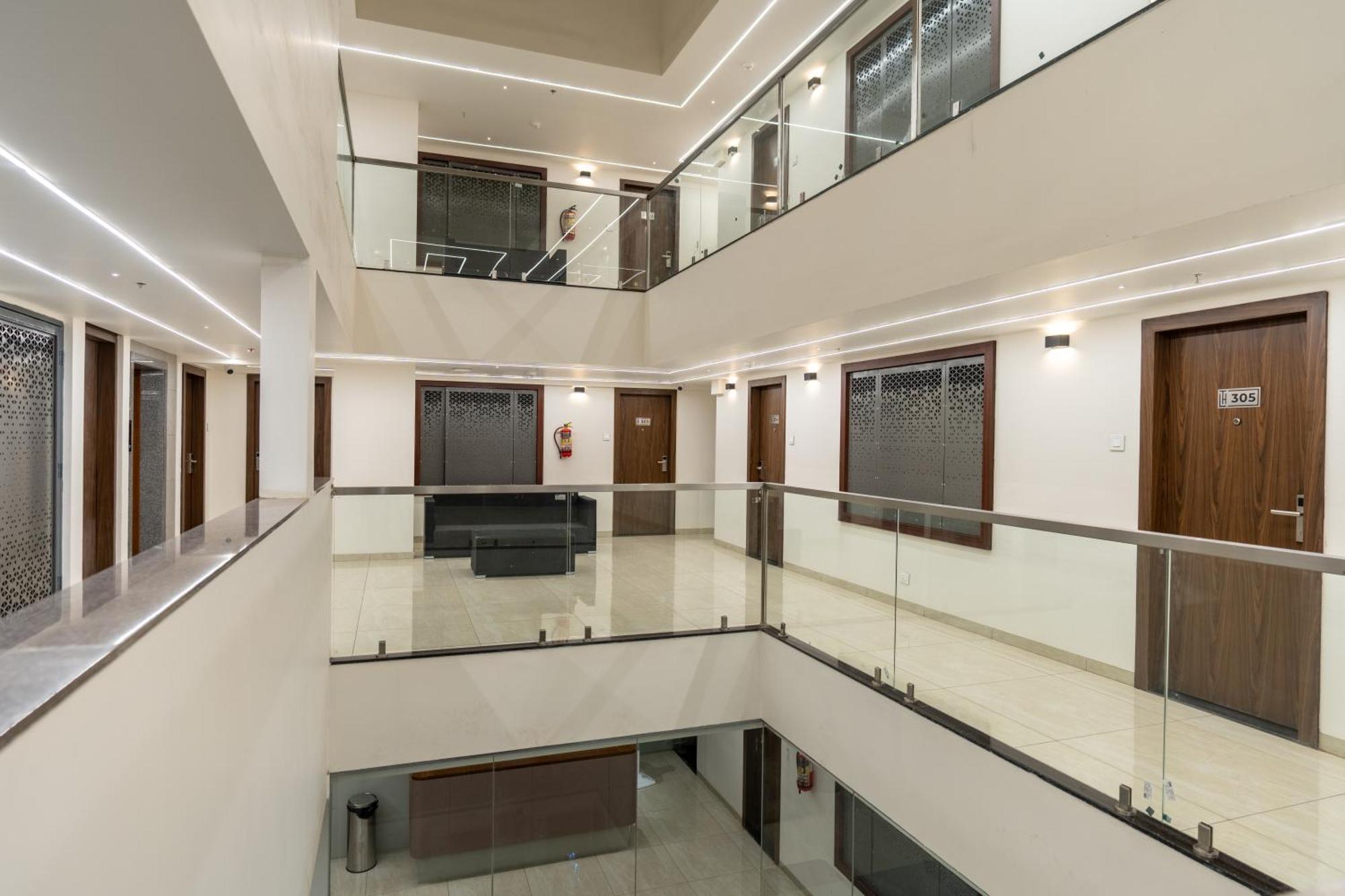 The Living Hub Business Hotel, Kolhápur Kültér fotó