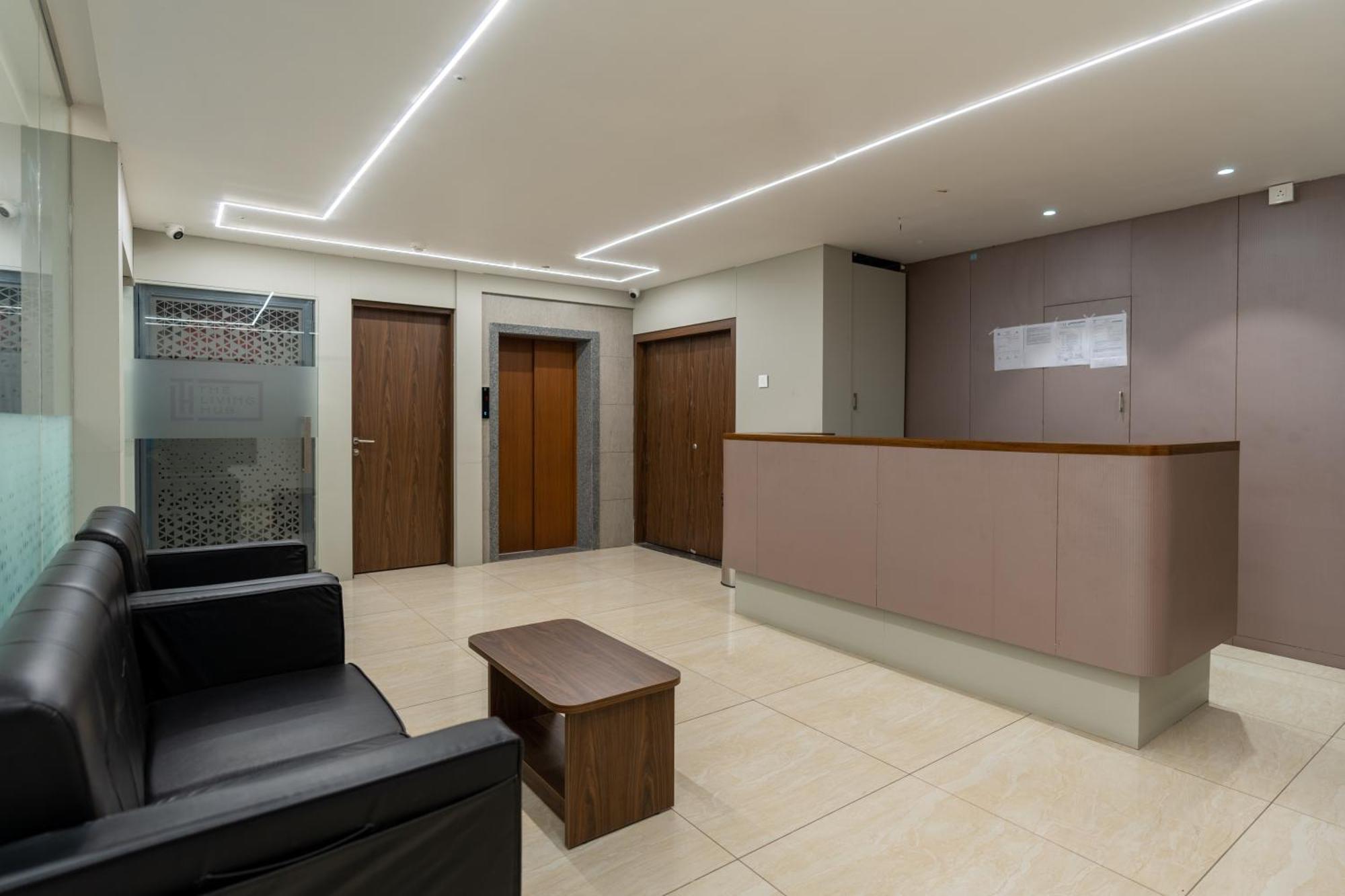The Living Hub Business Hotel, Kolhápur Kültér fotó